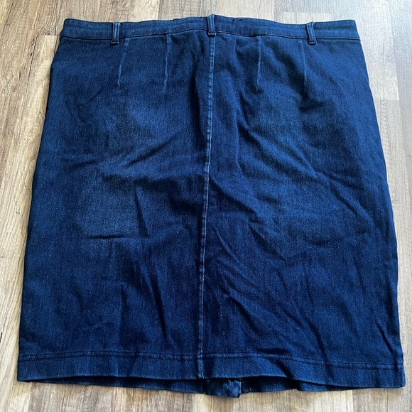 Le chateau jeans skirt in size 14 - very stretch - Picture 2 of 3